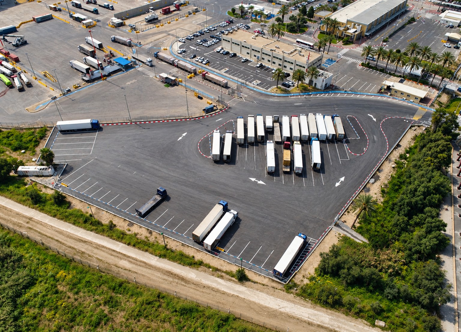 Cross-border truck terminal